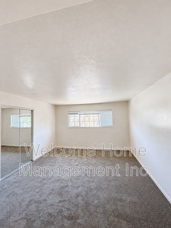 Building Photo - 2225 Hillsborough Ct