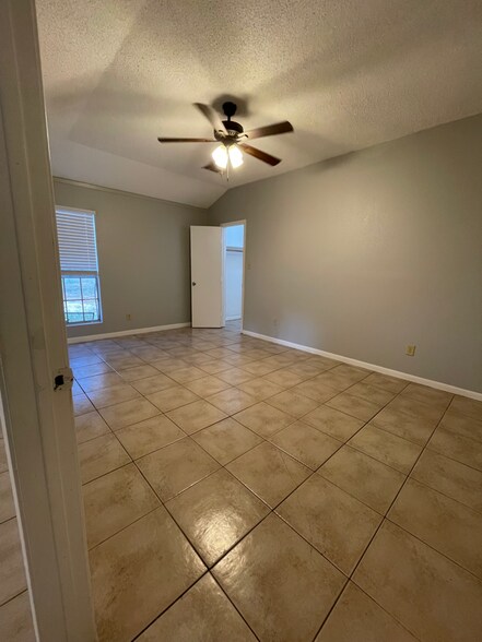 Building Photo - 175 Shawnee Dr