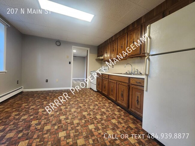 Building Photo - **Heat Included** 1st Floor, 1 Bedroom 1 b...