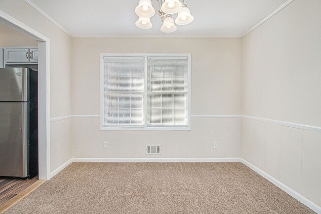 Building Photo - 3 bdrm, 2 bath in Decatur