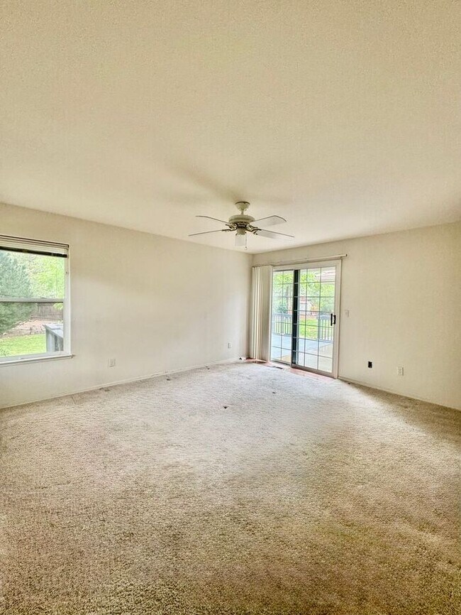 Building Photo - Spacious 3 Bed + Office | 3 Bath | 3-Car G...