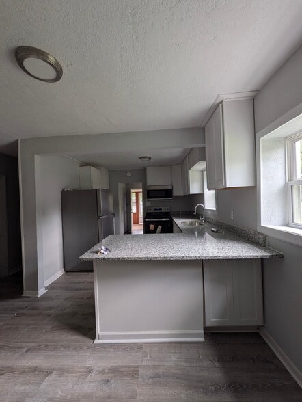 Building Photo - 3145 Brock Dr