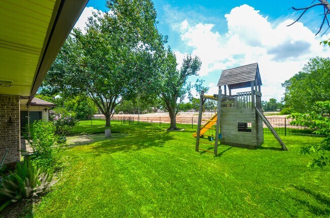 Building Photo - 2103 Winged Foot Dr