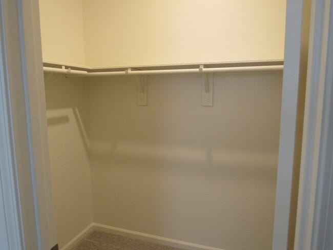 Building Photo - 2300 Plantation Dr
