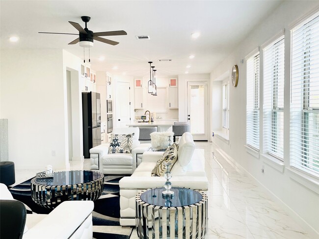 Building Photo - 27039 Flower Isle Ln