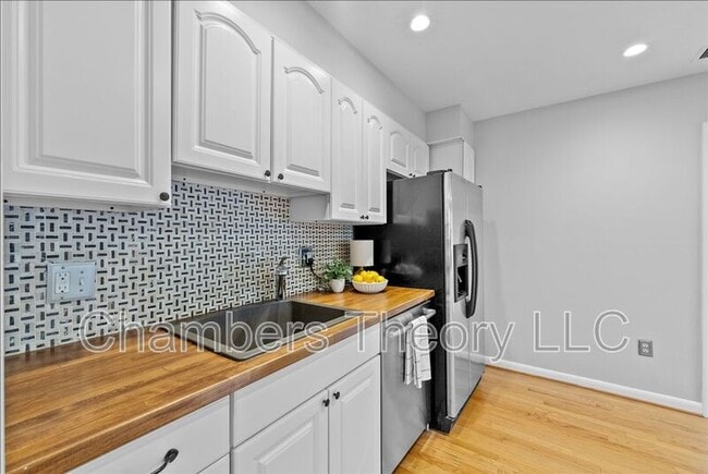 Building Photo - 3035 Hazelton St