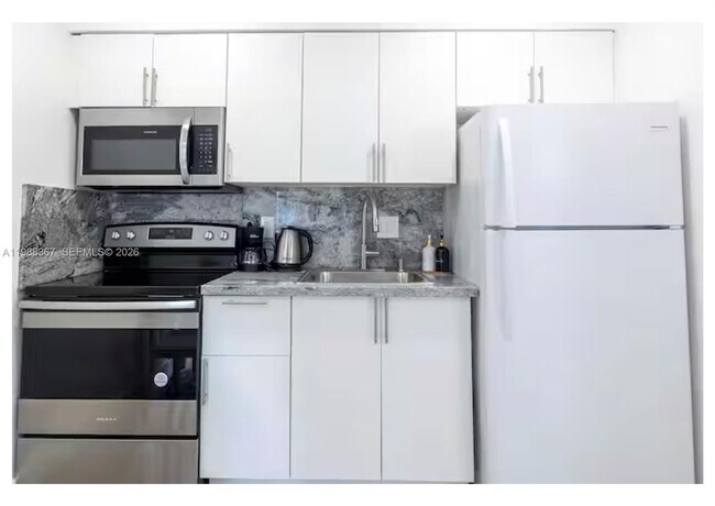 Building Photo - 501 N 24th Ave