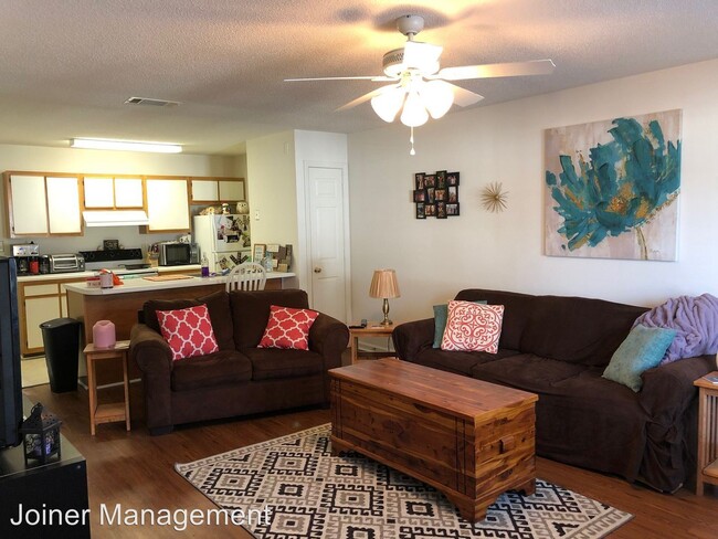 Building Photo - 120 Mark Twain Cir