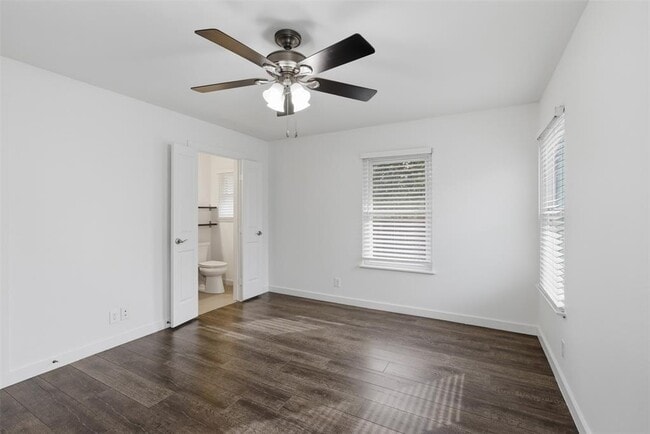 Building Photo - 2402 Little John Ln