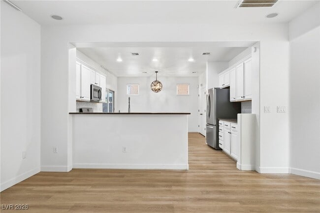 Building Photo - 10585 Cave Ridge St