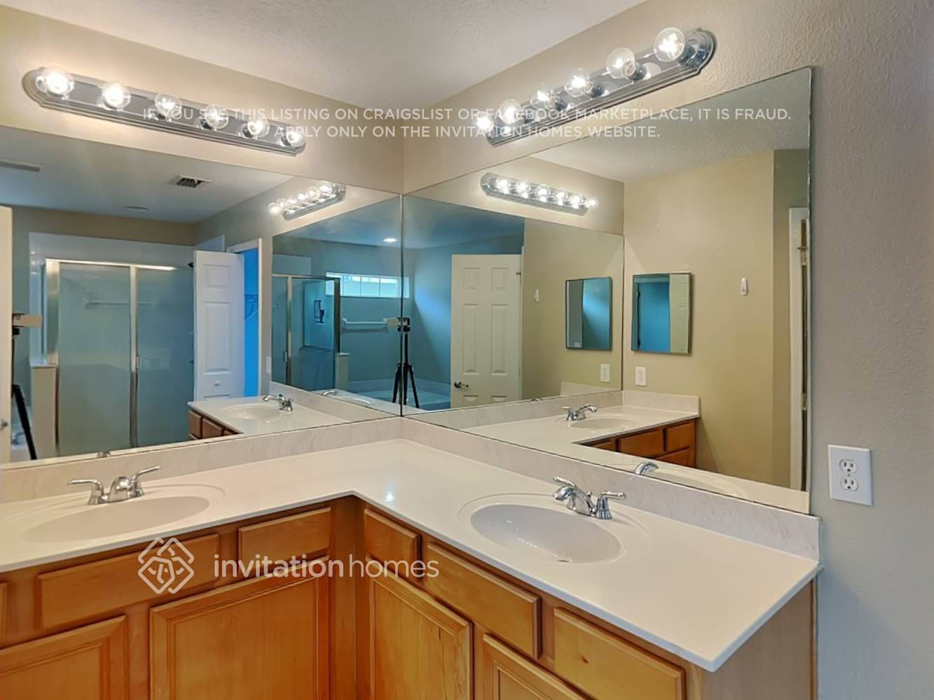 Building Photo - 9730 Moss Rose Way