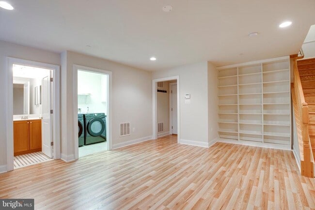 Building Photo - 7025 Little Leaf Linden Ln