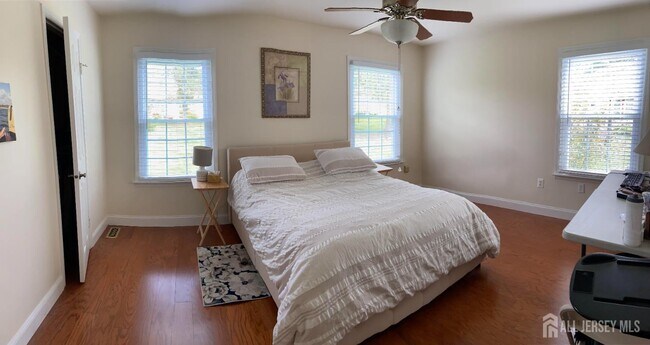 Building Photo - 8 Benjamin Franklin Dr