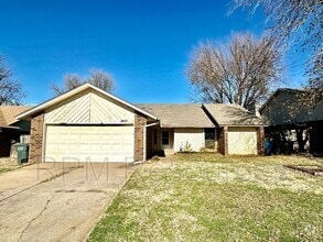 Building Photo - 2813 Greenfield Dr
