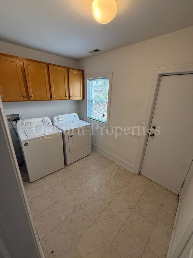 Building Photo - Cherokee Ln-4BR/1.5BA-Ardmore HOME!!!