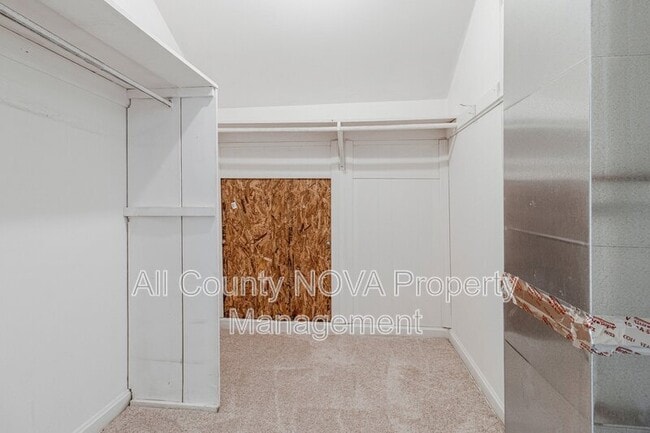 Building Photo - 8600 Lantern Ln