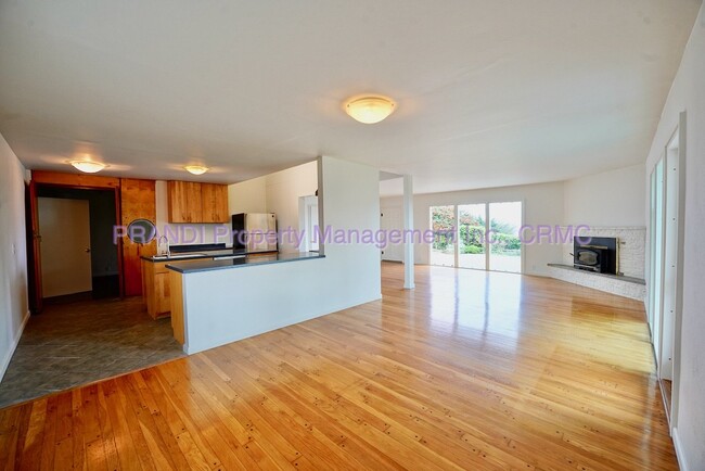 Building Photo - Mt. Tam View Home with Hardwood Floors and...