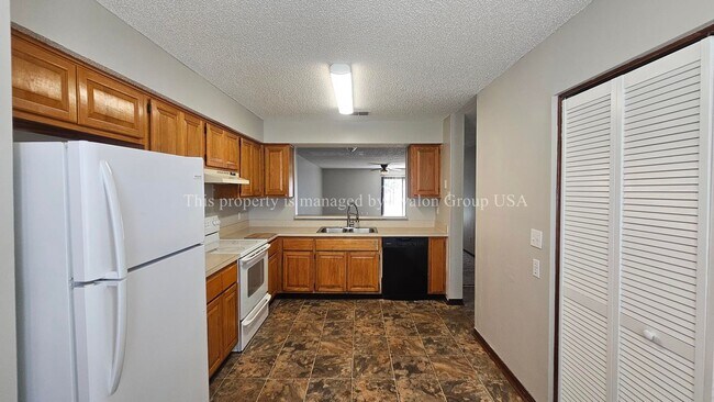 Building Photo - 7690 Jana Ln S