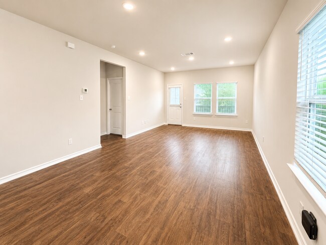 Building Photo - Beautiful 4-bedroom home in Riverstone at Westpointe featuring 2 spacious living areas, a downsta...