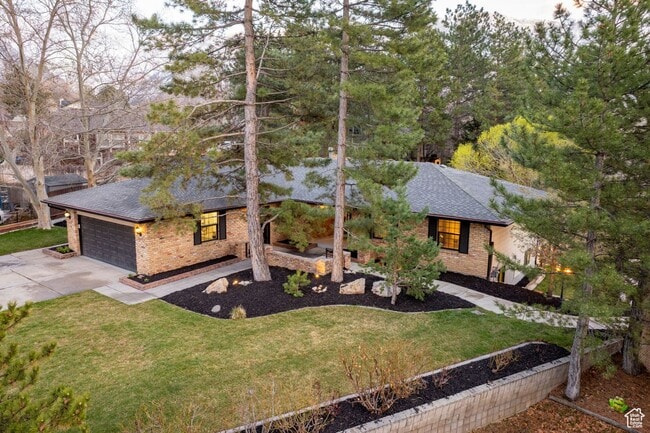 Building Photo - Beautiful 4 Bd. 3 Bath Home w/Mother-In-La...