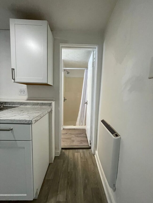 Building Photo - Charming 1-Bedroom Home in a Convenient Lo...