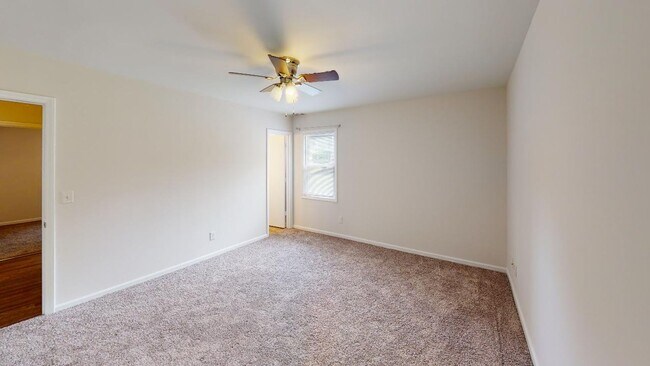 Building Photo - Updated 3 bed 2 bath in the tree lined Bir...