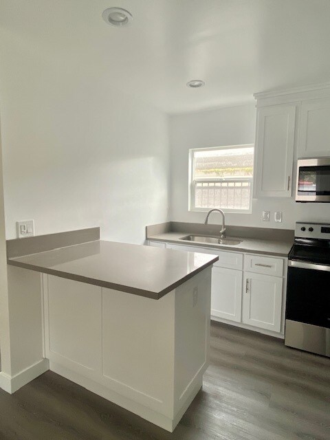 Kitchen - 413 W 53rd St