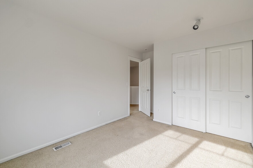 Building Photo - 5202 S 214th Way