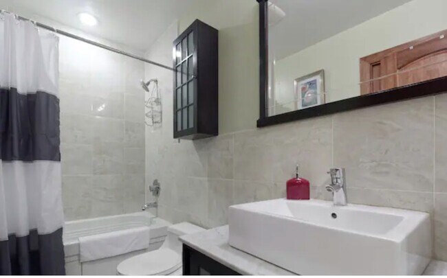 Building Photo - 2803 Ontario Rd NW