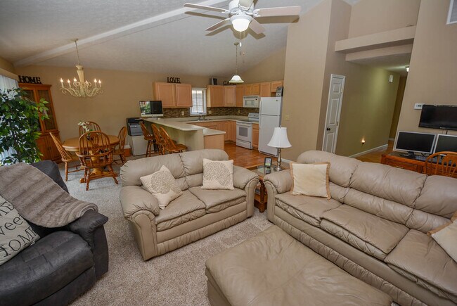 Building Photo - 808 S Silverwood Rd