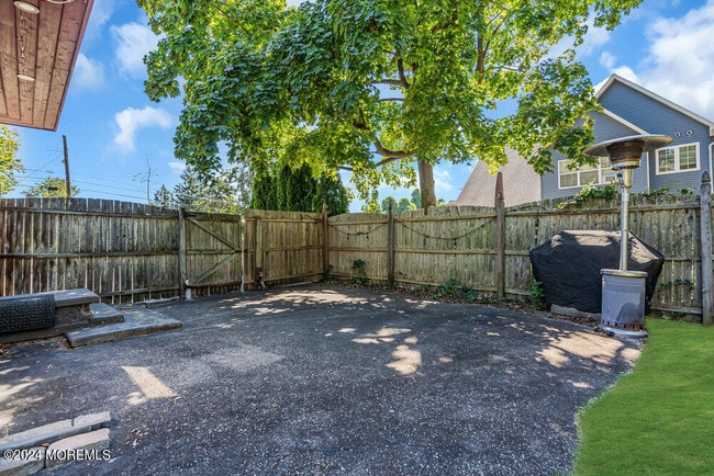 Building Photo - 105 Longfellow Ave