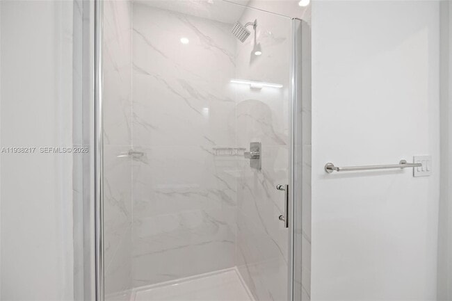 Building Photo - 700 NE 24th St