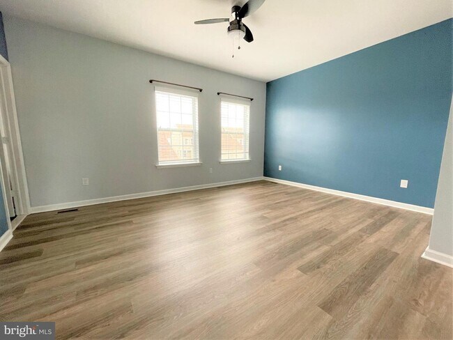 Building Photo - 283 N Bayberry Pkwy