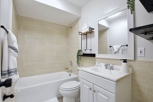 Building Photo - Scenic 2 bedrooms, 1 Bath Retreat in Apopka– Move-In Ready Rental