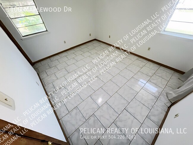 Building Photo - 1100 Maplewood Dr