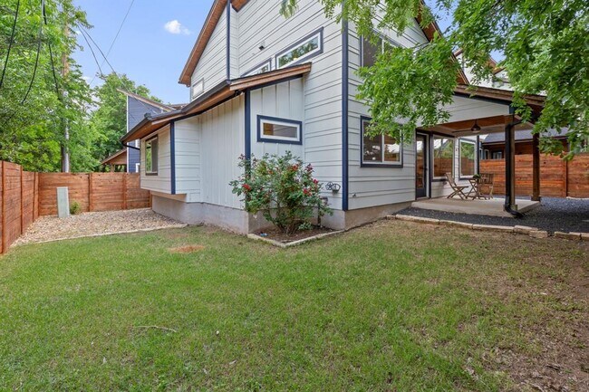 Building Photo - 402 W 55th St
