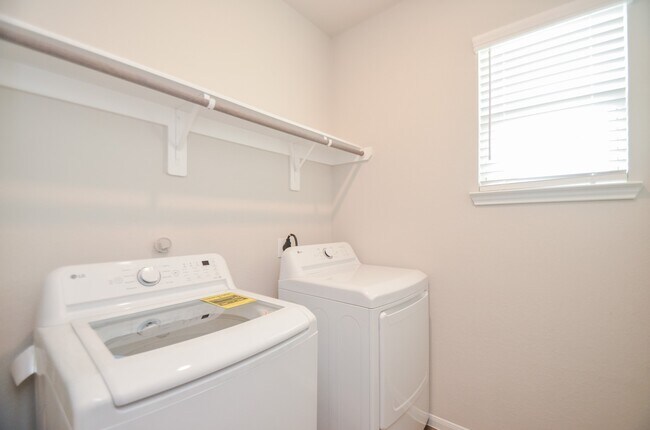 Building Photo - 14154 Little River Dr