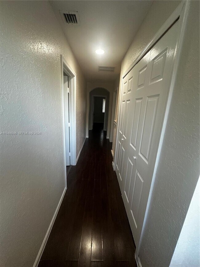 Building Photo - 2440 SE 14th Ave