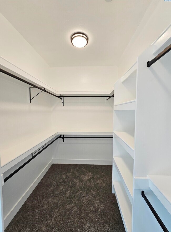 Building Photo - Rambler/Basement with Territorial Views