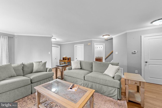 Building Photo - 42 Woodmont Dr