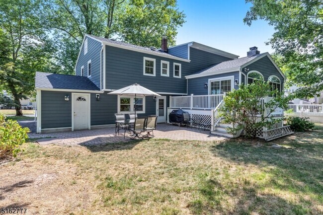 Building Photo - 27 Glenbrook Rd