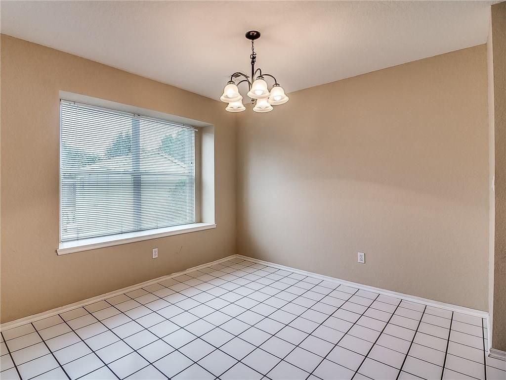 Building Photo - 5713 SE 85th St