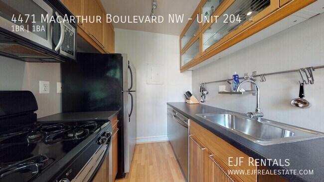 Building Photo - 4471 MacArthur Blvd NW