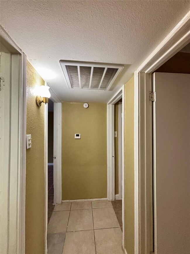 Building Photo - 3902 Heatherbloom Dr