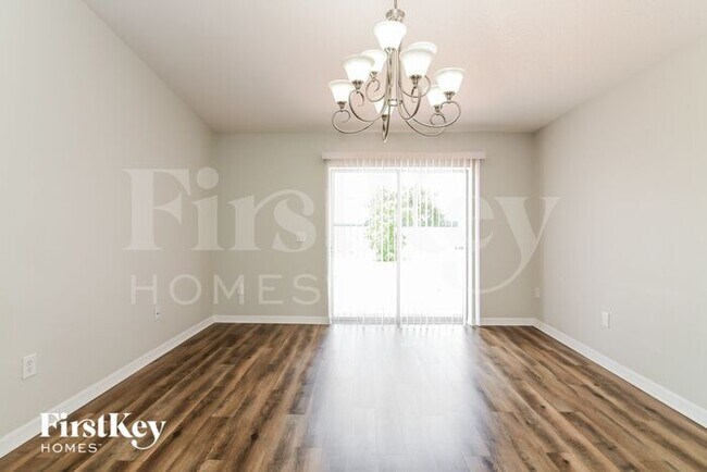 Building Photo - 5521 Sycamore Canyon Dr