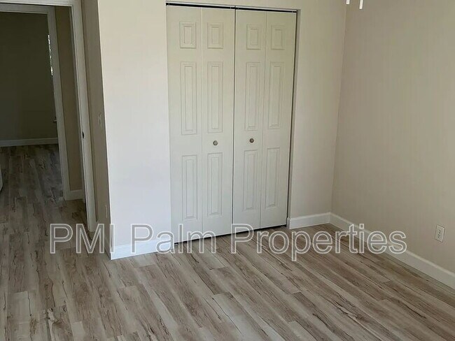 Building Photo - 117 SW Glenwood Dr