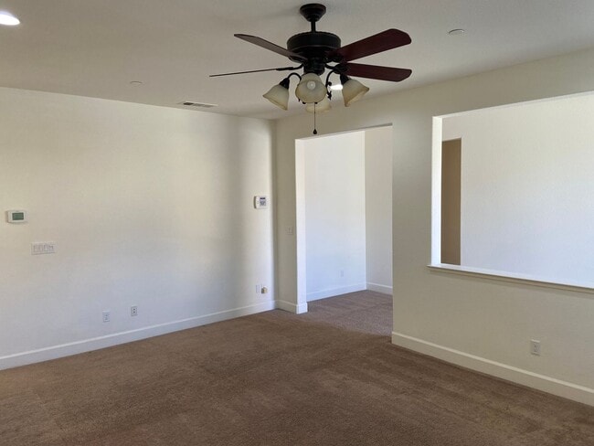Building Photo - Turnstone Community off Iron Point & Prairie City. 4 Bdrm, 3 Bath - Walk to nature trails, park, ...