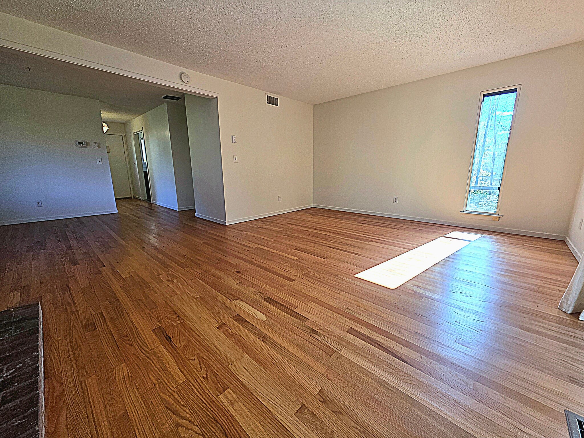 Building Photo - 563 Heritage Vlg