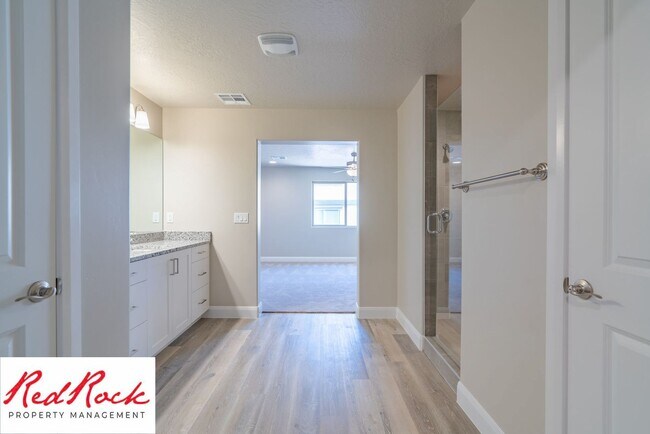 Building Photo - 4 Bedroom, 2.5 Bathroom Townhome in Hurric...