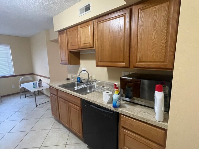 Kitchen - 44 Providence Dr